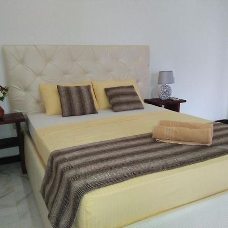 Living Home Negombo Buitenkant foto