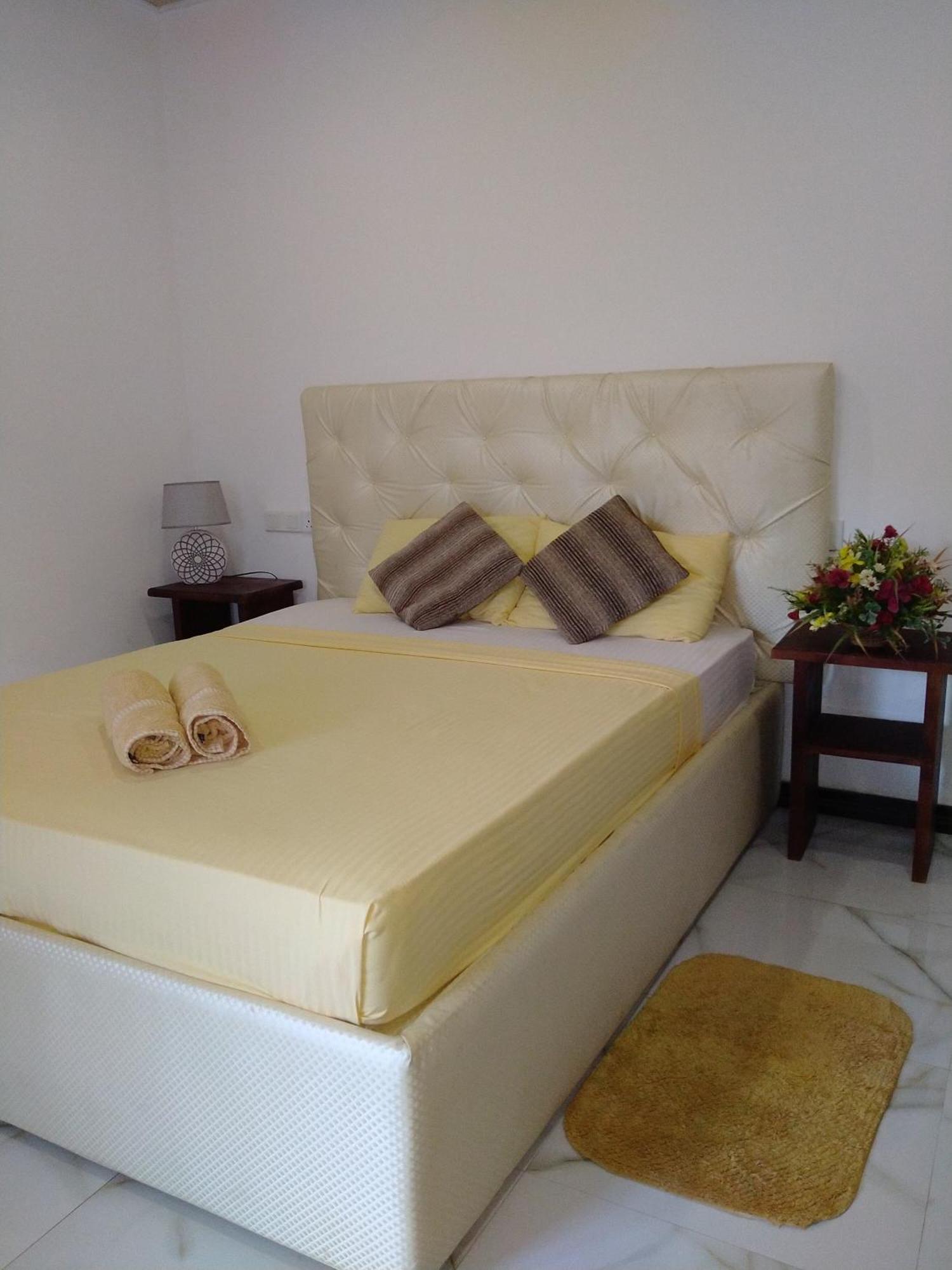 Living Home Negombo Kamer foto