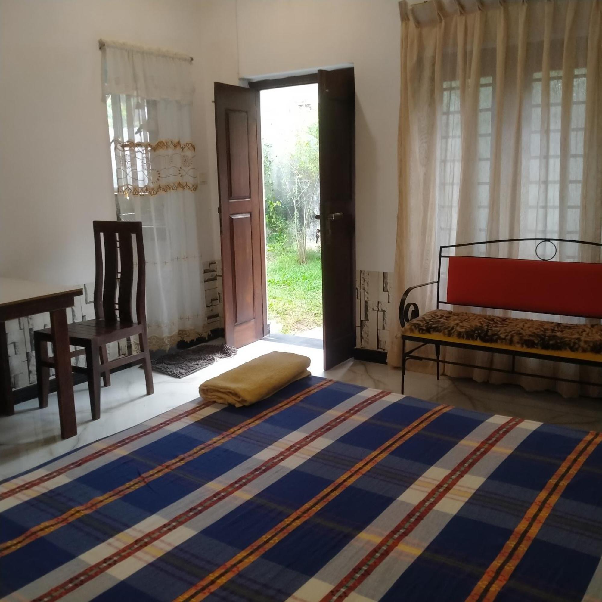 Living Home Negombo Kamer foto
