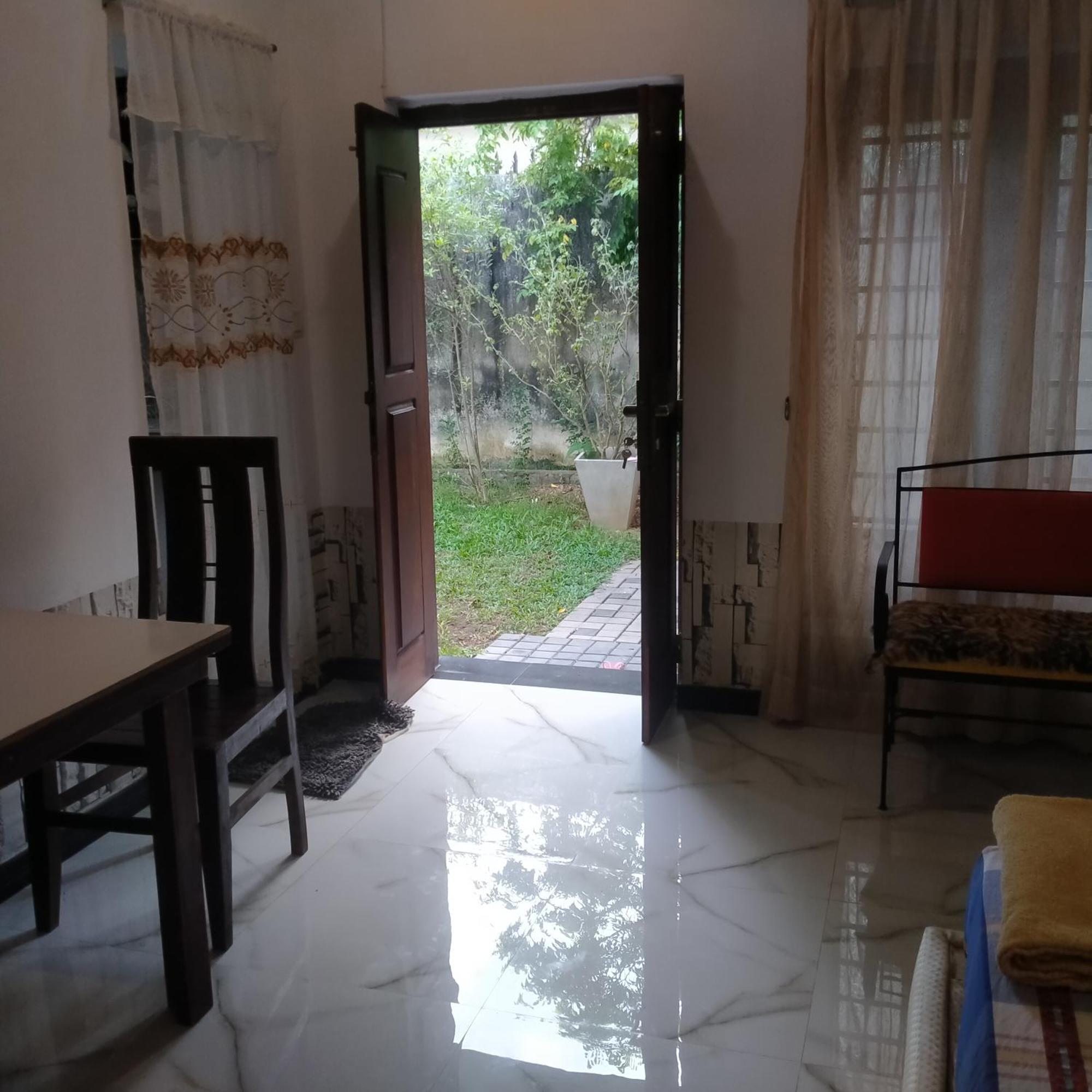 Living Home Negombo Kamer foto