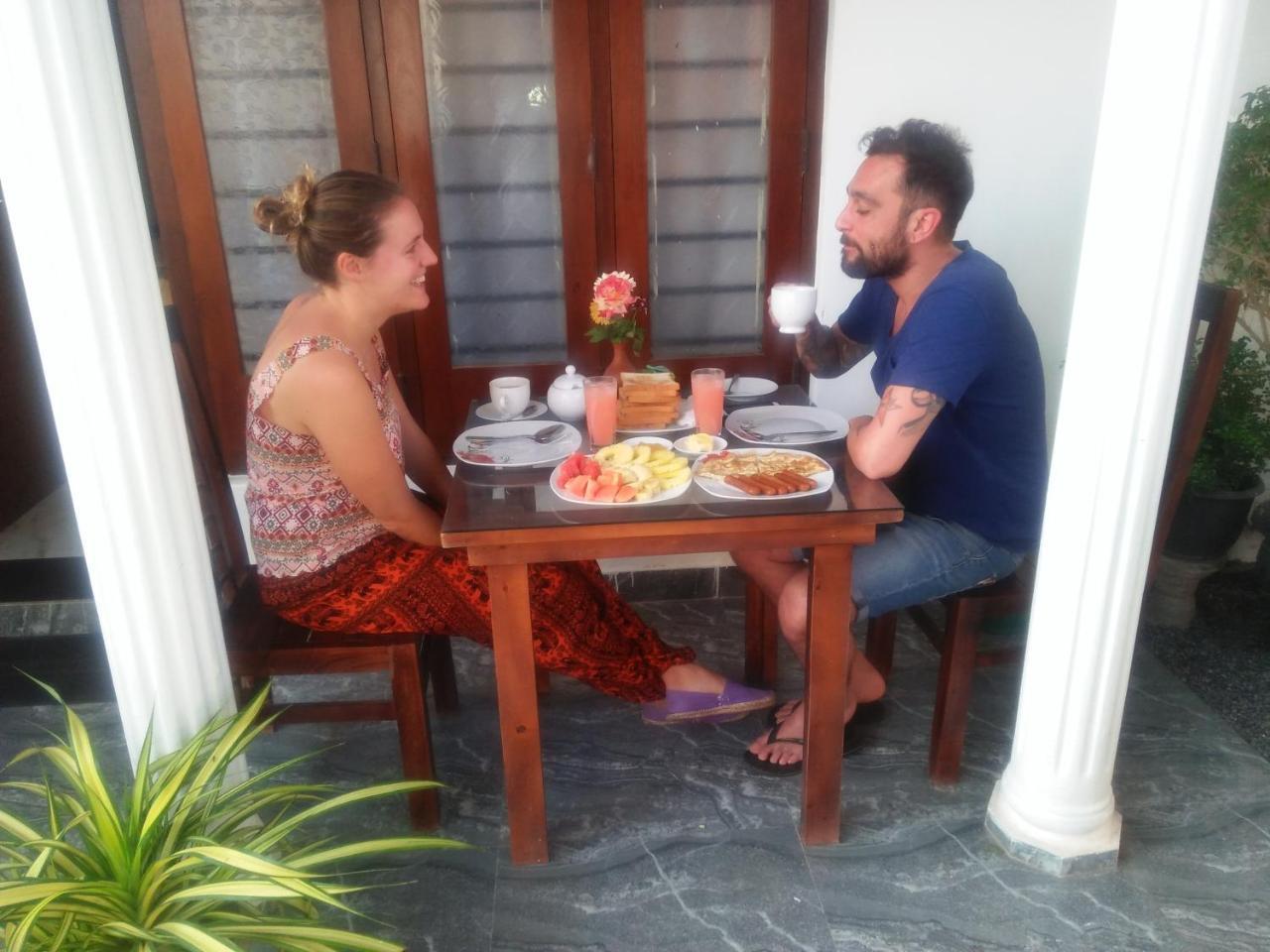 Living Home Negombo Buitenkant foto