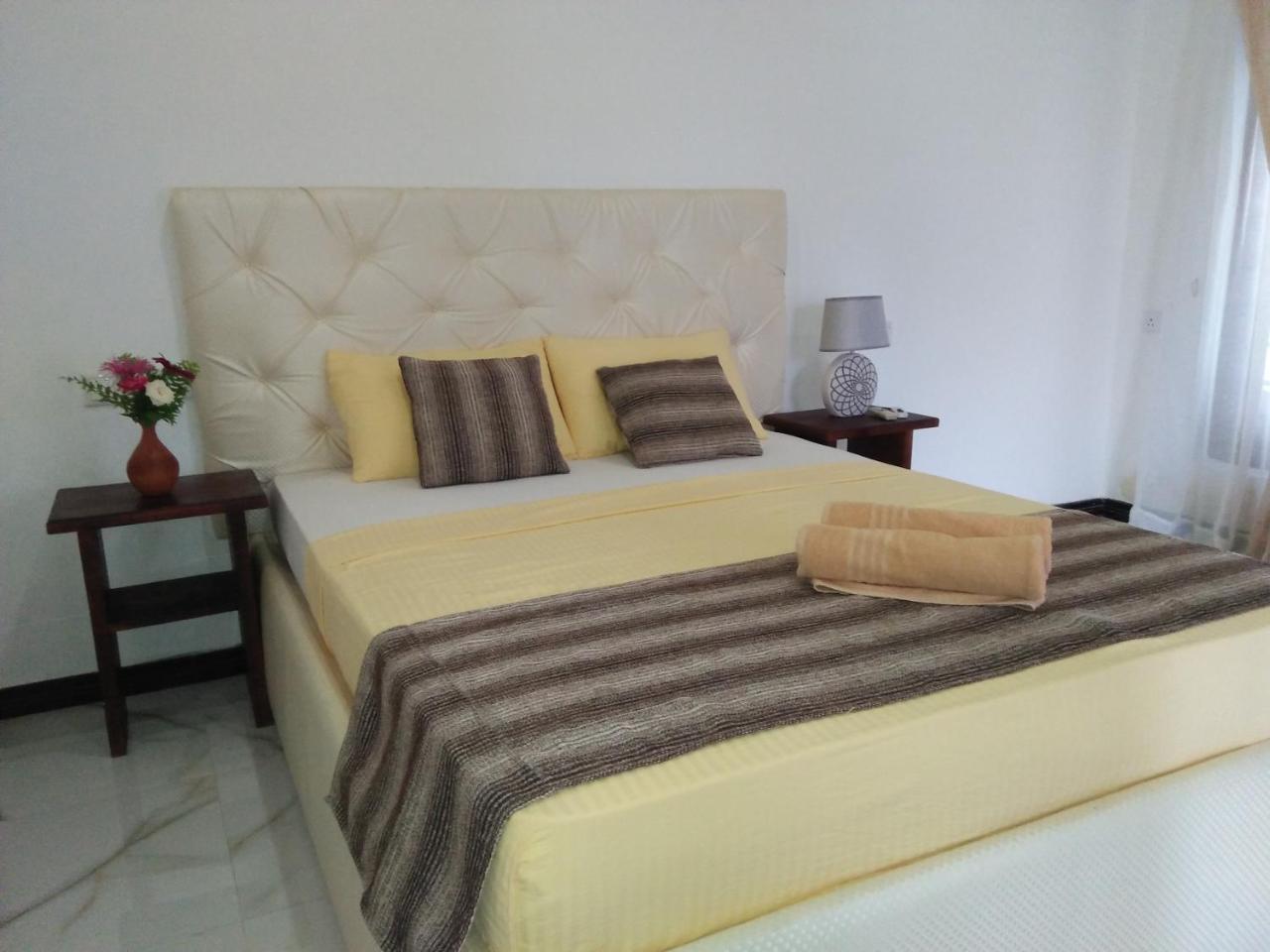 Living Home Negombo Buitenkant foto